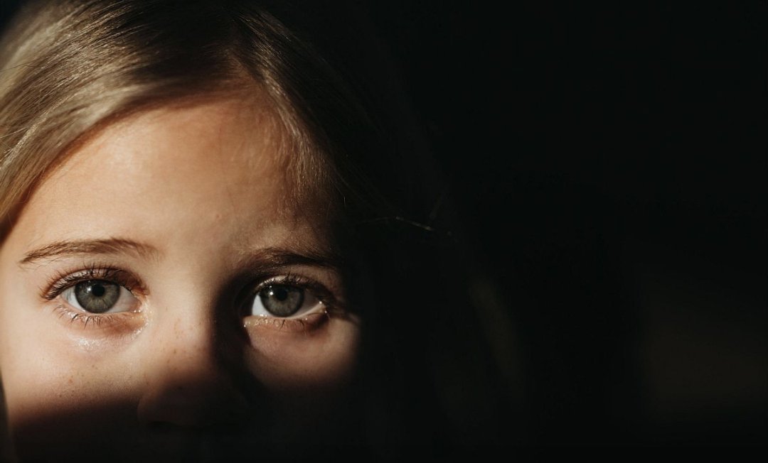 Avui, Dia Internacional de la Nena, denunciem la situació de les nenes al món i les desigualtats que les afecten de forma específica, conculcant els seus drets fonamentals: a la vida, a tenir una família, a l’alimentació, la salut, l’habitatge i la protecció integral.