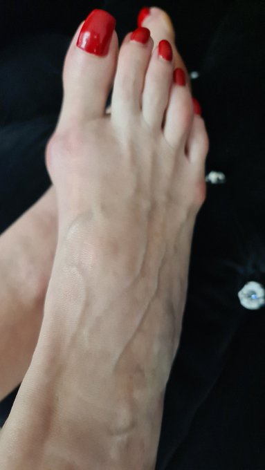 Long Red Toenails!!! Long Red Toenails!!! Long Red Toenails!!!  #FootFetishFriday https://t.co/OeViI<a href="/tag/footfetishfriday"class="tags"><span>#footfetishfriday</span></a>