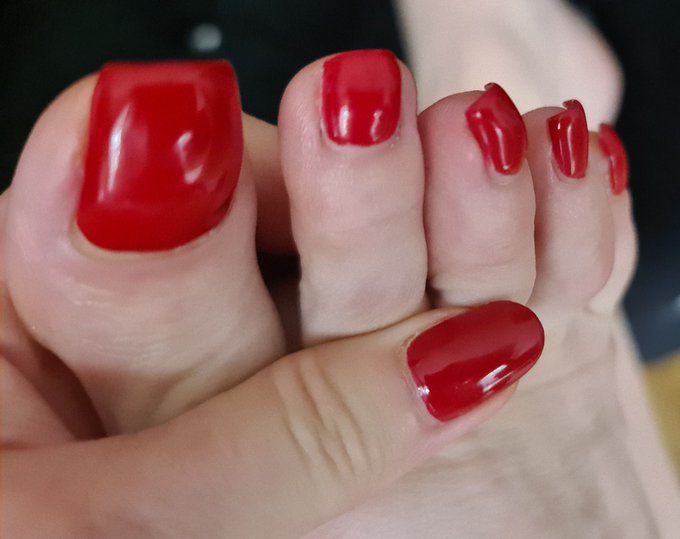 Long Red Toenails!!! Long Red Toenails!!! Long Red Toenails!!!  #FootFetishFriday https://t.co/OeViI<a href="/tag/footfetishfriday"class="tags"><span>#footfetishfriday</span></a>