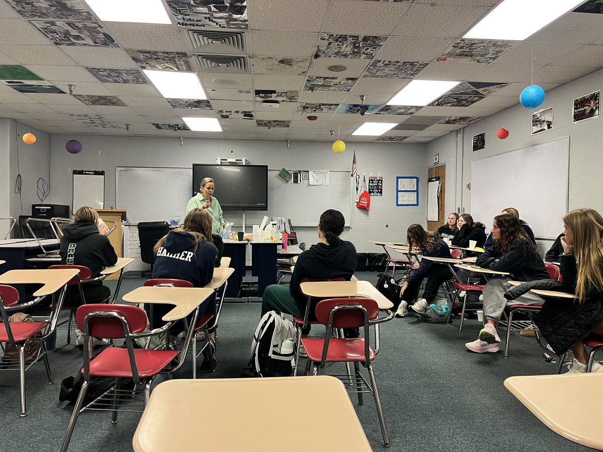 SOHSGirlsBB's tweet image. Thank you to our Principal, Mrs Woosley, for sharing a GREAT message to our team about being a Women in Leadership. 

#itsbiggerthanbasketball🏀