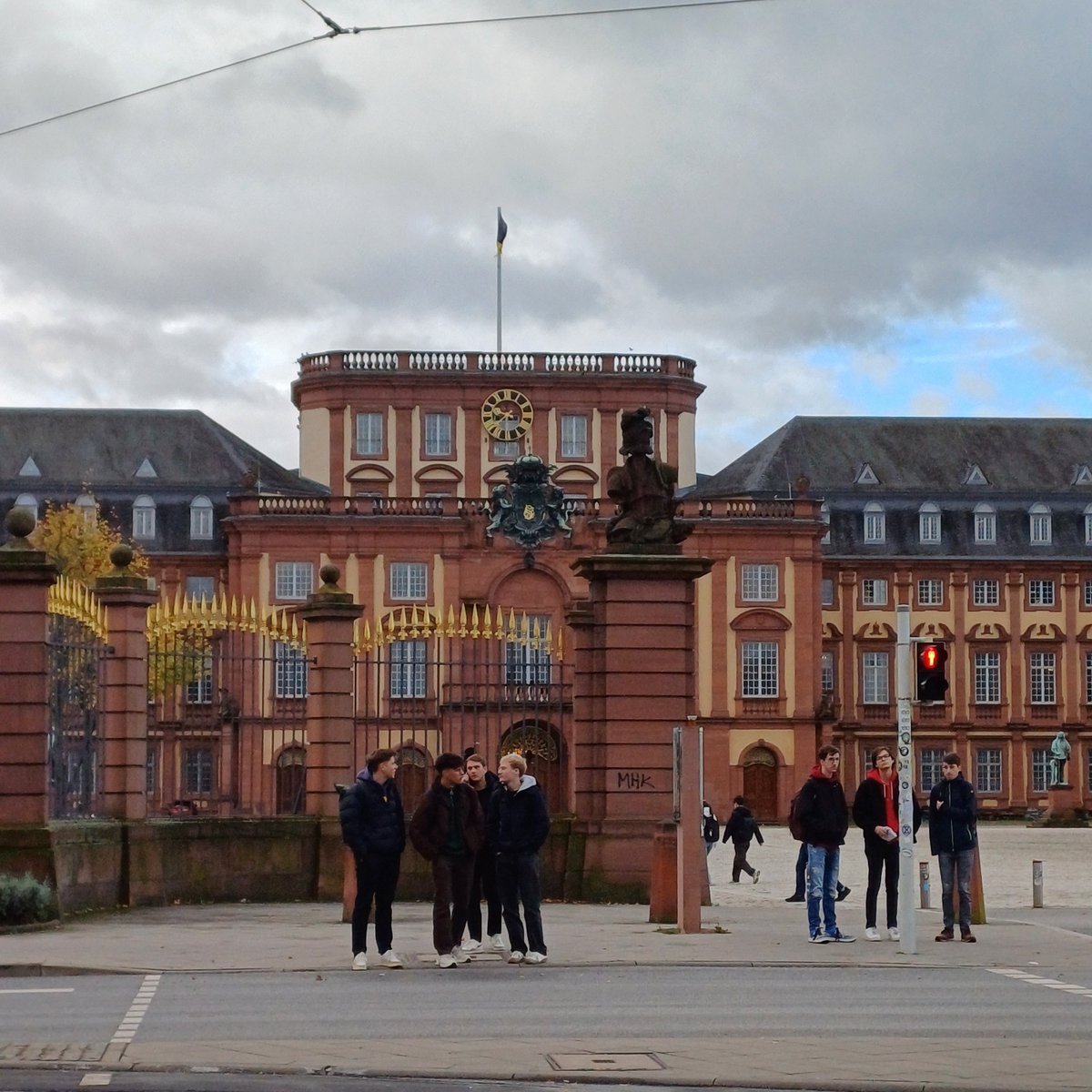 Michaela Glaser (<a href="/MOTRAVERBUND/">MOTRA</a>) und @BeatrixAustin1 vertraten unser #Forschungsteam auf der #DeZIM_Conference zu Migration und Konflikt und diskutierten mit <a href="/IKG_BIE/">IKG_Uni Bielefeld</a> und @k3b_saw die integrativen Potenziale von Konflikten und Ansätze zu deren professionellem Management.