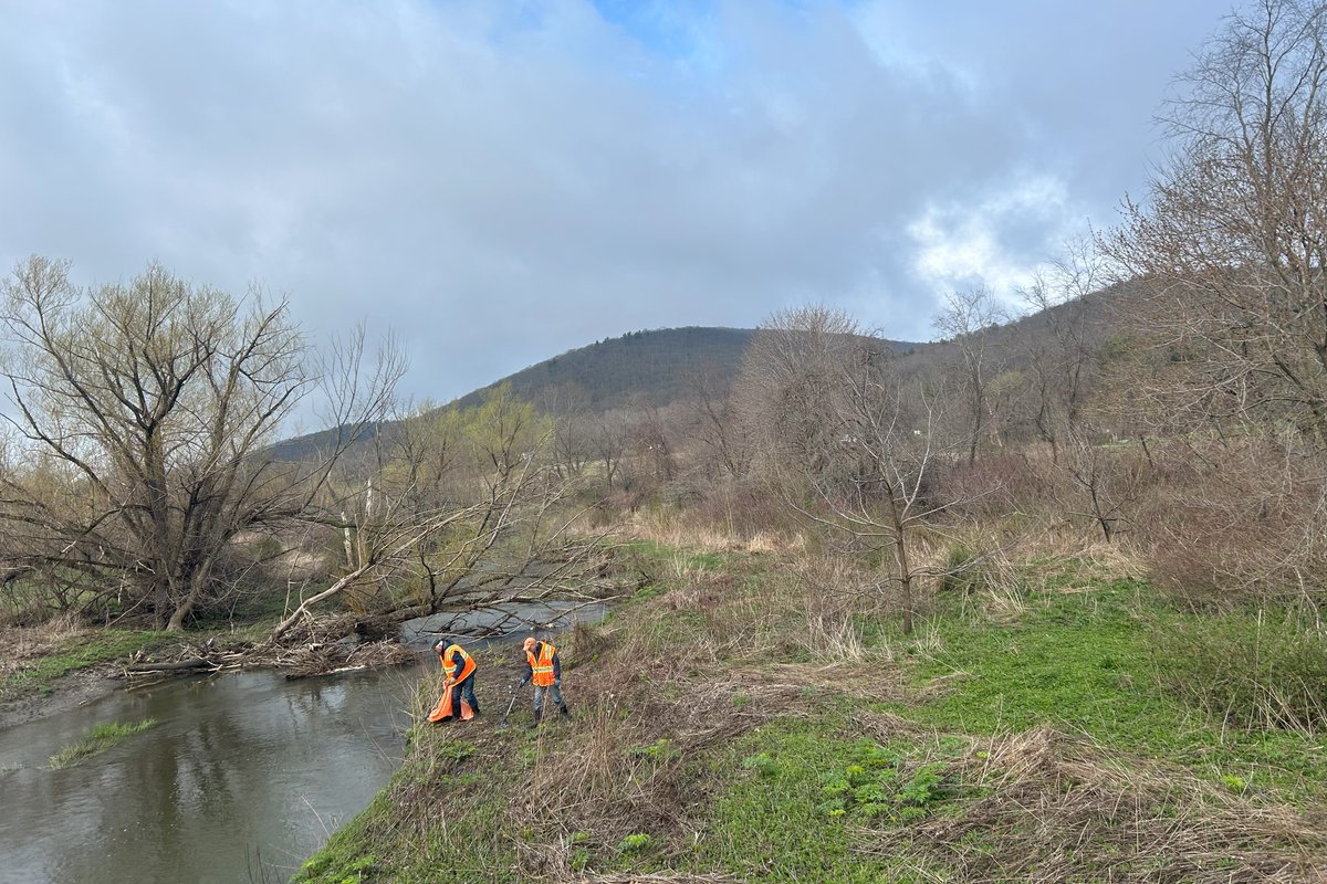 Join us for our October Sweep projects!

📅 Saturday, 10/19 (9 am - 11 am)
📍 Hillsdale, NY
🌳 Shoreline restoration, park and roadside cleanup (RSVP: ow.ly/UVvm50TFWKZ)

📅 Sunday, 10/20 (11 am - 3 pm)
📍 Brooklyn, NY
🗑️Neighborhood cleanup (RSVP: ow.ly/YVEF50TFXa4)
