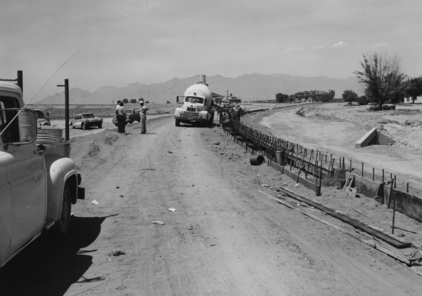 ArizonaDOT's tweet photo. ADOT Flashback Trivia: This photograph was taken in the 1960s during construction of a highway in southern Arizona that opened in the 1960s.
What highway are we looking at?
Hint: This highway travels from Tucson to Nogales.
#FlashbackTrivia https://t.co/50m17uV57Y