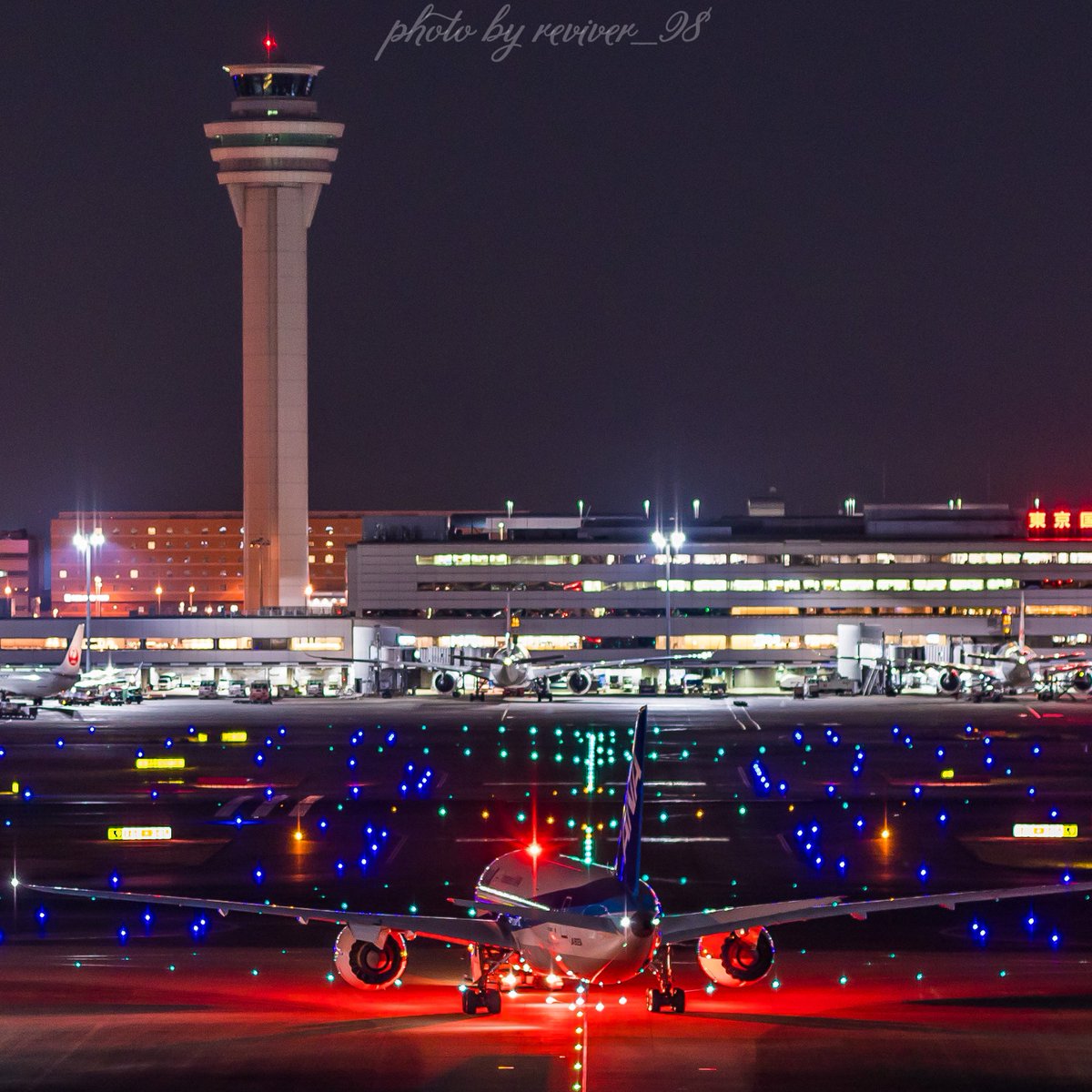 reviver_98's tweet photo. 羽田空港国際線ターミナル　　

夜の羽田空港国際線ターミナル ANA

📸Canon EOS R3
RF85mm F1.2L USM
KANI Premium LR MC CPL
KANI 光害カットフィルター LPRF

#綺麗な景色　#写真好き　#カメラ好き
#絶景　#Japan   #風景 #nightview #photography  #japan_photogroup https://t.co/FcC6JCGDhR