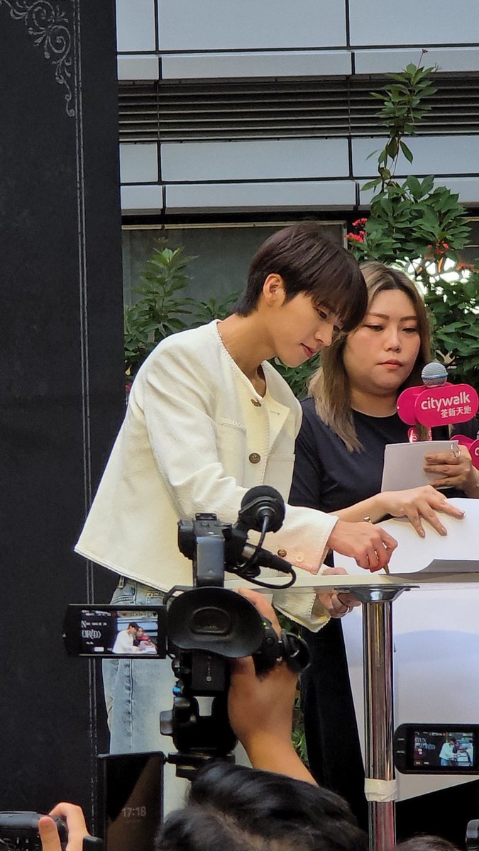 namu526's tweet photo. 동일 인물이라구여???
에이~
거짓말하지 마세요~ https://t.co/JFmON5UHXx