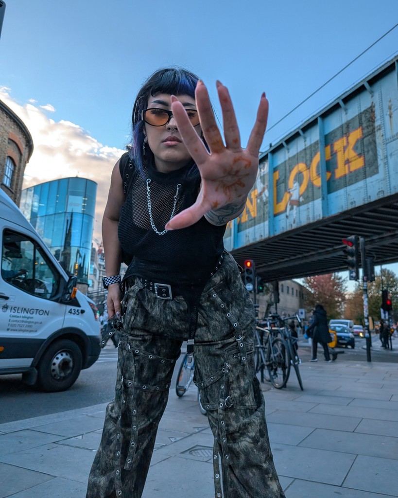 THIRDIDENTITY_'s tweet photo. NO PAPS PLZ x

@yasminesummanx ate and left no crumbs in our:
HALOGEN CARGO TIE-DYE JEANS WITH STRAPS IN KHAKI
FROM BEYOND MESH TOP IN BLACK

https://t.co/1KKp66wwbW

#thirdidentity #alt #camden #altfashion #altoutfit #alternative https://t.co/khitNGFsYL