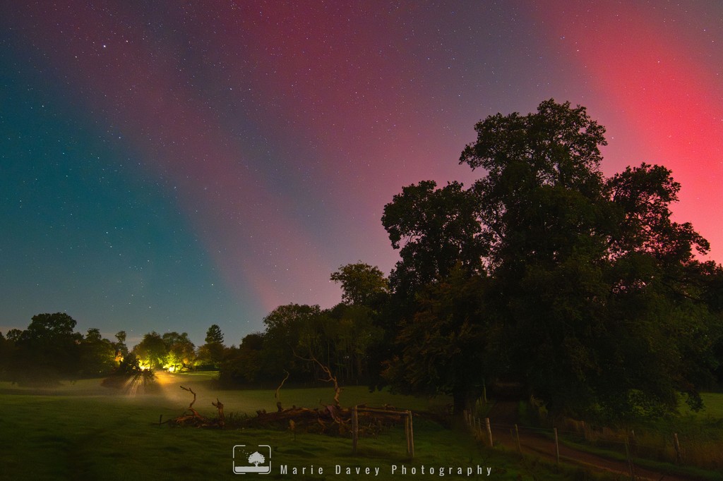 So here's my offering from last night's rather spectacular show... I can't believe that I got the chance to see the Northern Lights again... in Southern England! 🤯 I feel so lucky to have been able to get out and witness them once more... 2024 has been rather special

#aurora