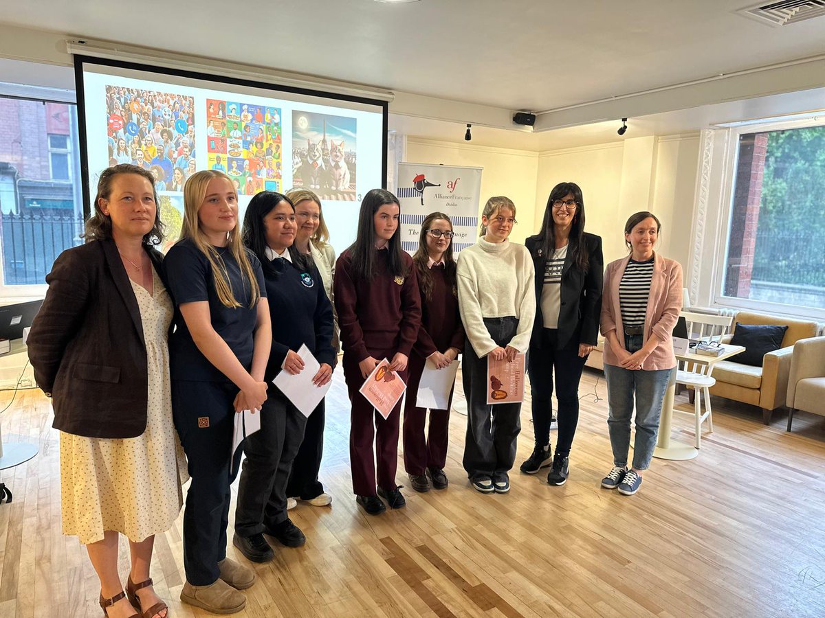 Les élèves de 1ères Section européenne ont eu la chance d'accueillir Laetitia Devaux, la traductrice de Sally Rooney avec qui ils ont pu échanger sur le métier de traducteur et le processus de traduction littéraire.