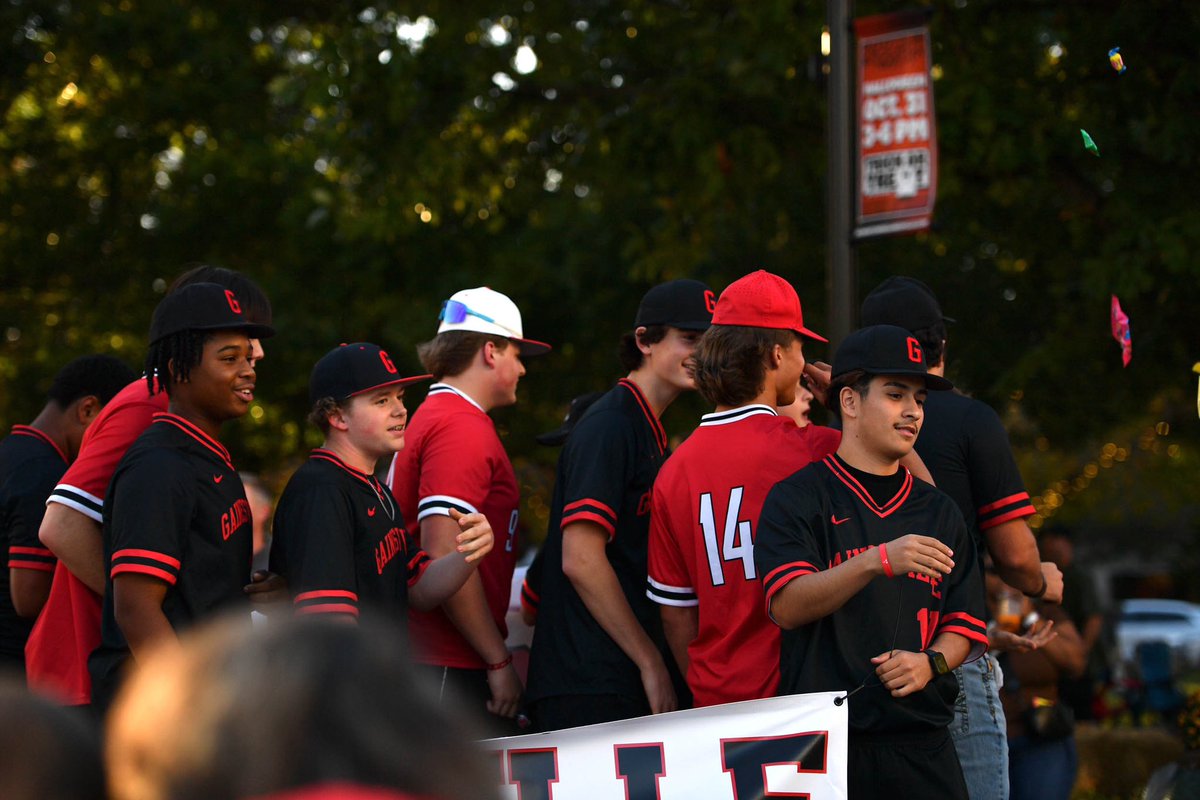 The Gainesville square was live Thursday for Gainesville High School's annual Homecoming Parade. Our photo gallery of the event is now live too, so check it out, and remember that if you get our Gainesville Athletics app, you can download photos right to your phone #GoBigRed