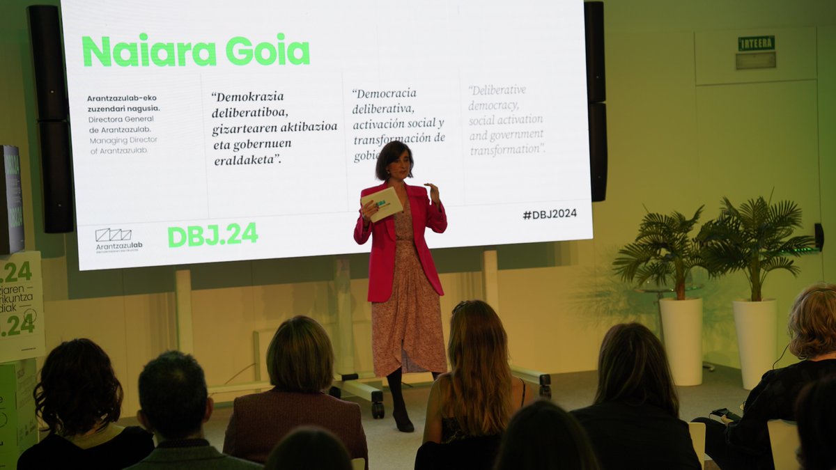 Etorkizuna Eraikiz (@eegipuzkoa) on Twitter photo 🧠 Demokraziaren Berrikuntza Jardunaldiaren azken egunean izan da <a href="/IruneBerasaluze/">Irune Berasaluze</a> demokrazia deliberatiboa, gizartearen aktibazioa eta gobernuen eraldaketaren inguruan hausnartzeko. 🧠 Demokraziaren Berrikuntza Jardunaldiaren azken egunean izan da <a href="/IruneBerasaluze/">Irune Berasaluze</a> demokrazia deliberatiboa, gizartearen aktibazioa eta gobernuen eraldaketaren inguruan hausnartzeko.