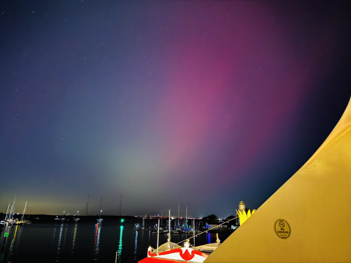 The Northern Lights over Annapolis last night 🤩✨

#watermarkjourneys #annapolis #northernlights