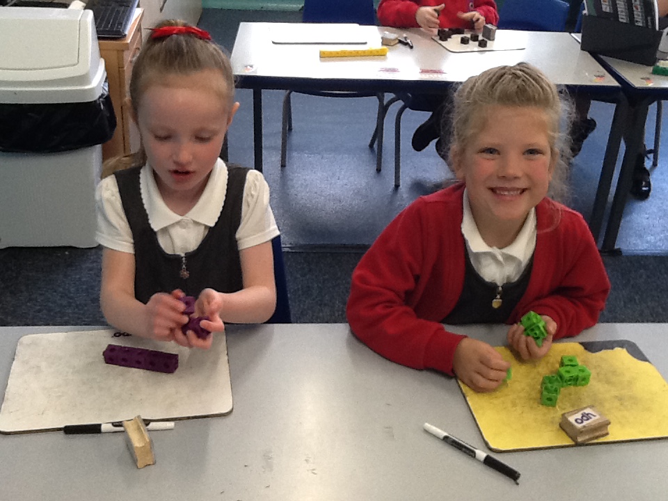 During Maths this week Y1EM/AK have explored using cubes to  group numbers in different ways.