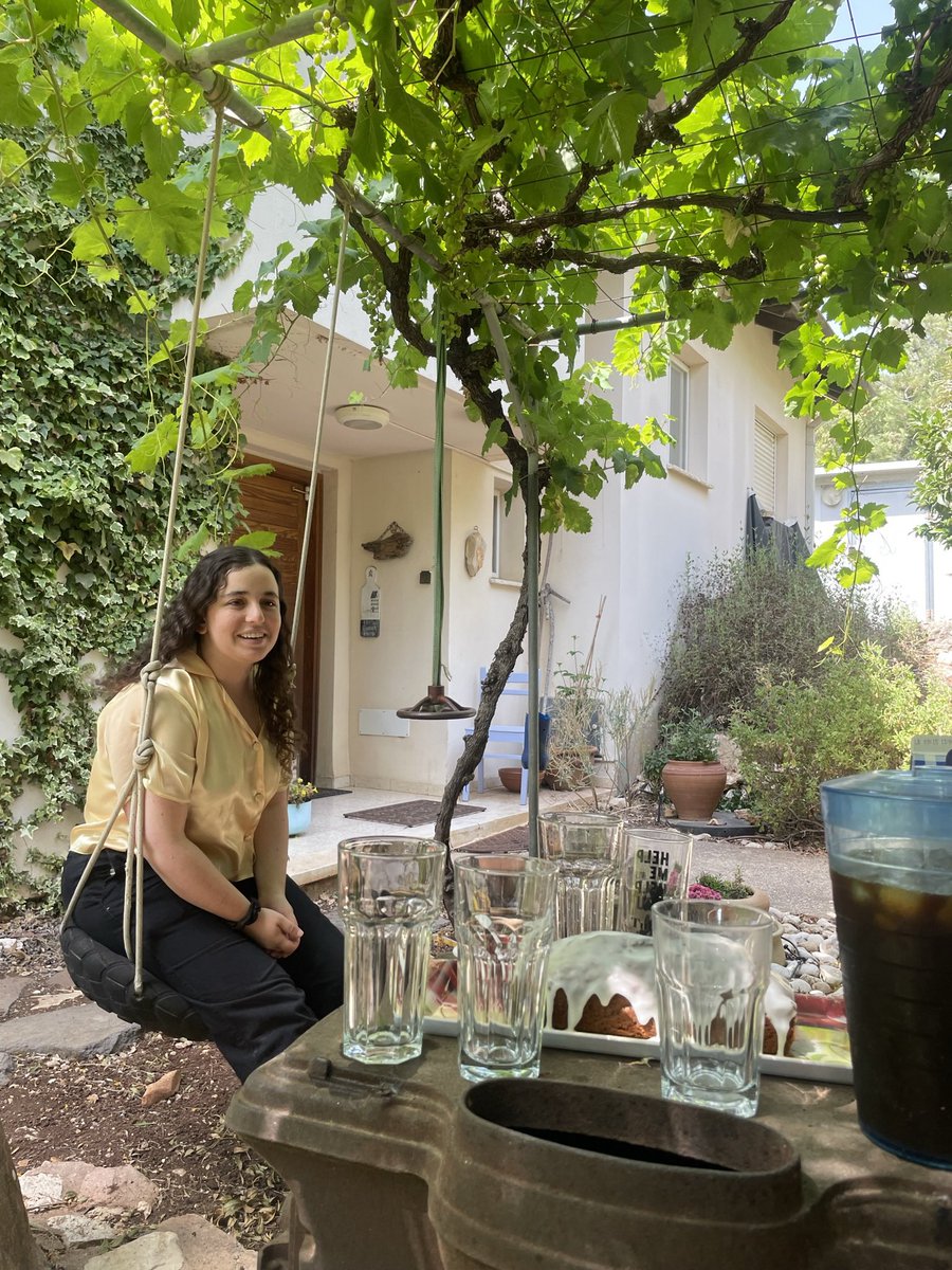 גם היום מציינים שנה, ליום שהתקווה התנפצה, ו4 ימים של דאגה נראו לשווא. אם היית יודעת כמה חיפשנו וכמה חיכינו. שתספרי מה עבר עלייך, תצחקי, והעולם לא יראה גרוע. אבל היום לפני שנה ידענו שלא תהי יותר. זה מוזר לספור כשלא משנה כמה מהר וכמה חזק נספור את לא תחזרי. אני אוהבת אותך ומתגעגעת