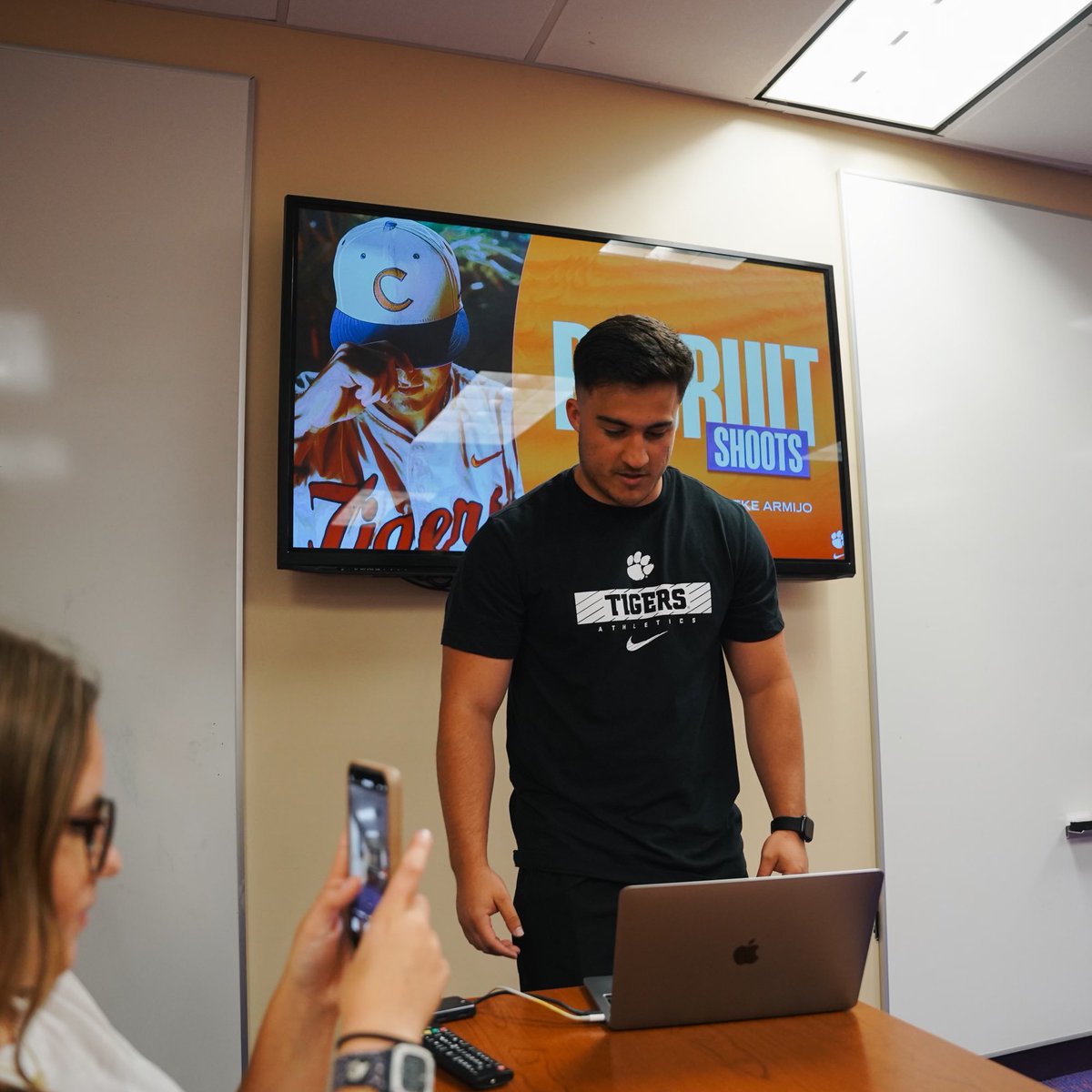 Kevin Richardson tweet media