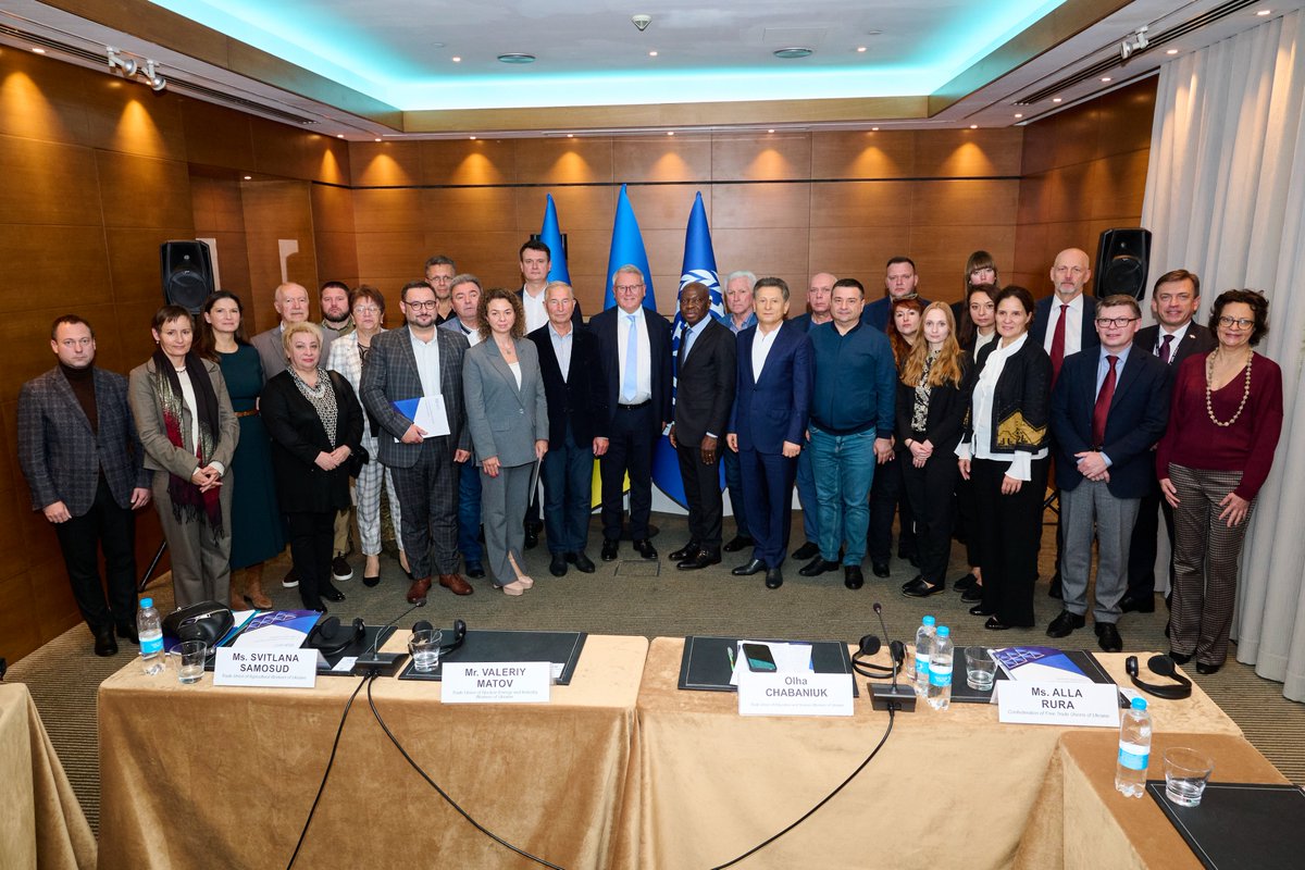 Rich exchange with  <a href="/NicolasSchmitEU/">Nicolas SCHMIT</a>, <a href="/CFTUU/">KVPU 🇺🇦 Ukrainian trade union</a> &amp; <a href="/of_unions/">Federation of Trade Unions of Ukraine</a> in Kyiv. I reaffirmed ILO support for social dialogue &amp; unions' capacity-building. We also discussed mental health &amp; the importance of involving social partners in labour law reforms to ensure a fair, inclusive recovery.