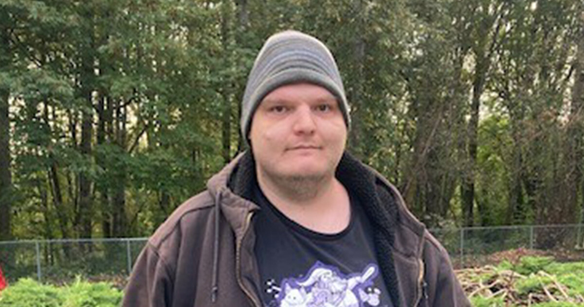 SeattlesUGM's tweet photo. Andrew came to the Mission lost in addiction, but found hope through support from staff. At our men’s retreat, he took a bold step, was baptized, and began a new life with Christ. Now, his urge to drink is fading, and prayer is his strength. Please pray for Andrew! #ChangedLife https://t.co/YglcFJOTT8