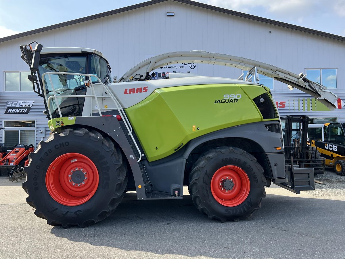 EquipmentTrader's tweet image. 🌾 Tackle the harvest with this 2021 CLAAS JAGUAR 990 Harvester! Located in Lynden, WA and priced at $465,000! 💪
✨ Self Propelled
✨ MAN D2862 925HP V-12 
✨ 4WD
🤤 Make it yours 👉 brnw.ch/21wNG9y

#EquipmentTrader #Harvester #AgricultureEquipment #FarmEquipment