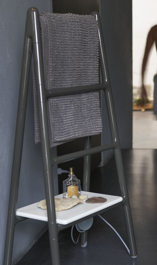 Introducing our award winning Scaletta Floor Standing towel rail - a perfect product providing both elegance and practicality in any space. 🚿 

bit.ly/3zCIFYW

#theradiatorcentre #moderndesign #bathroomideas #bathroom #interiordesign #towelrail #heating #radiator