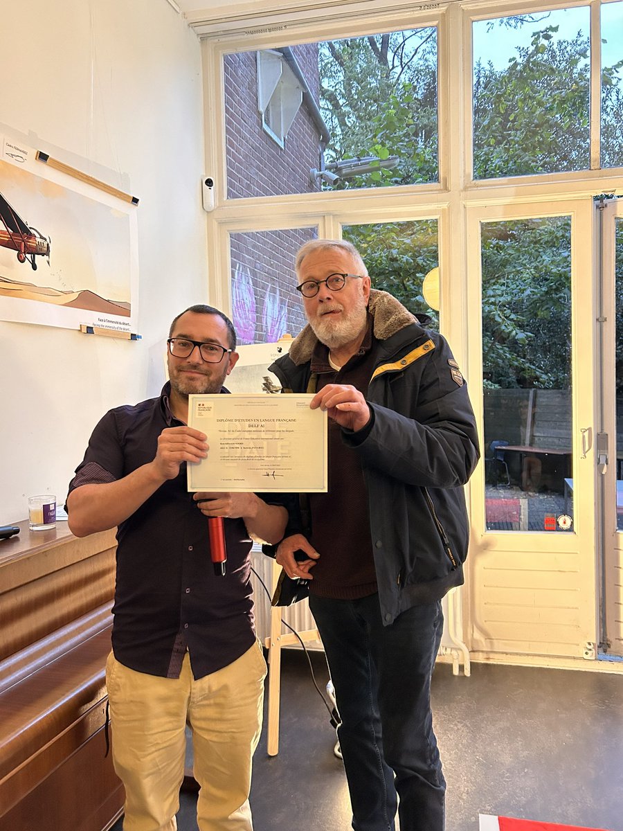 remise de diplômes DELF : Un moment de fierté !
Nous avons récemment célébré la remise des diplômes DELF, où nos élèves, enfants et adultes, ont reçu leurs certificats avec fierté.
Inscription au prochain DELF: aflahaye.nl/diplomes-tests…