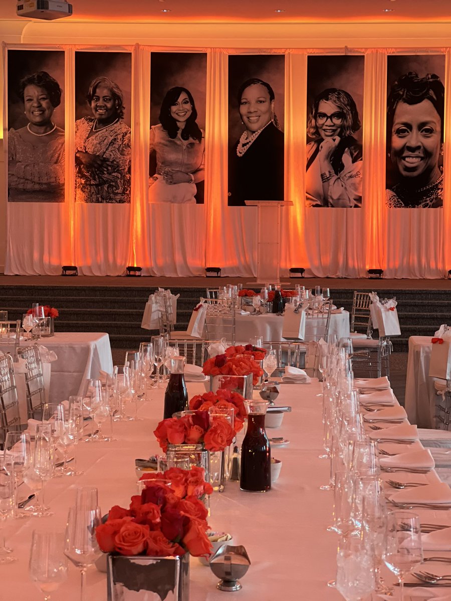 DrKeshB's tweet photo. Last night we kicked off 🥂✨ celebrating 7 sensational women and tonight 850 WOMEN stand toe to toe ready to REUNITE and beat the devil real bad! God do what YOU do! If you’re before me, WHO can be against me! It’s go time! 💪🏽 #purposeher https://t.co/Aoyz1Co3IJ