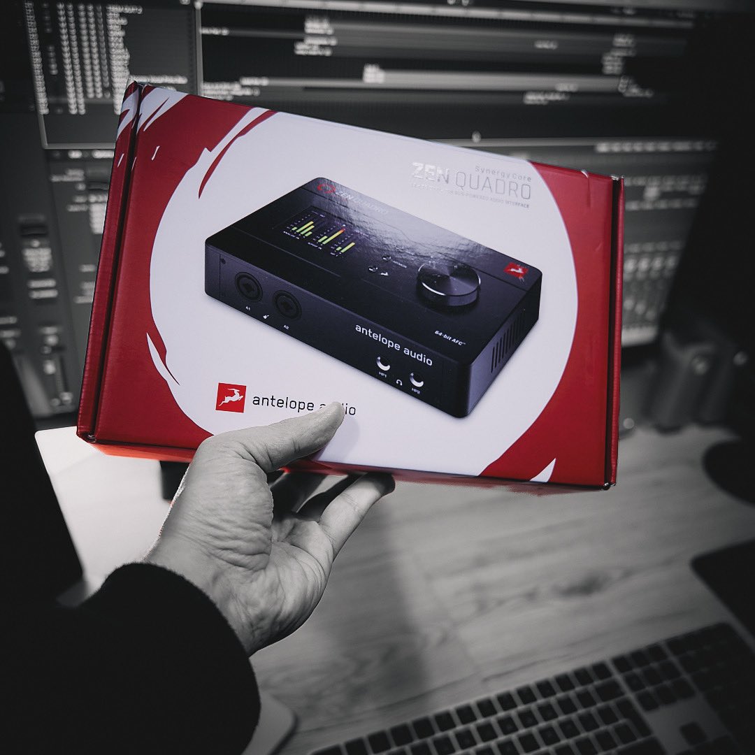DavidePuxeddu's tweet image. Hey guys! Look what arrived in the studio today! Well I think this can help me a lot when I work on the go! 🎹🎹🎹🎧🎧🎧

@AntelopeAudio #antelopeaudio #zenquadro #synergycore