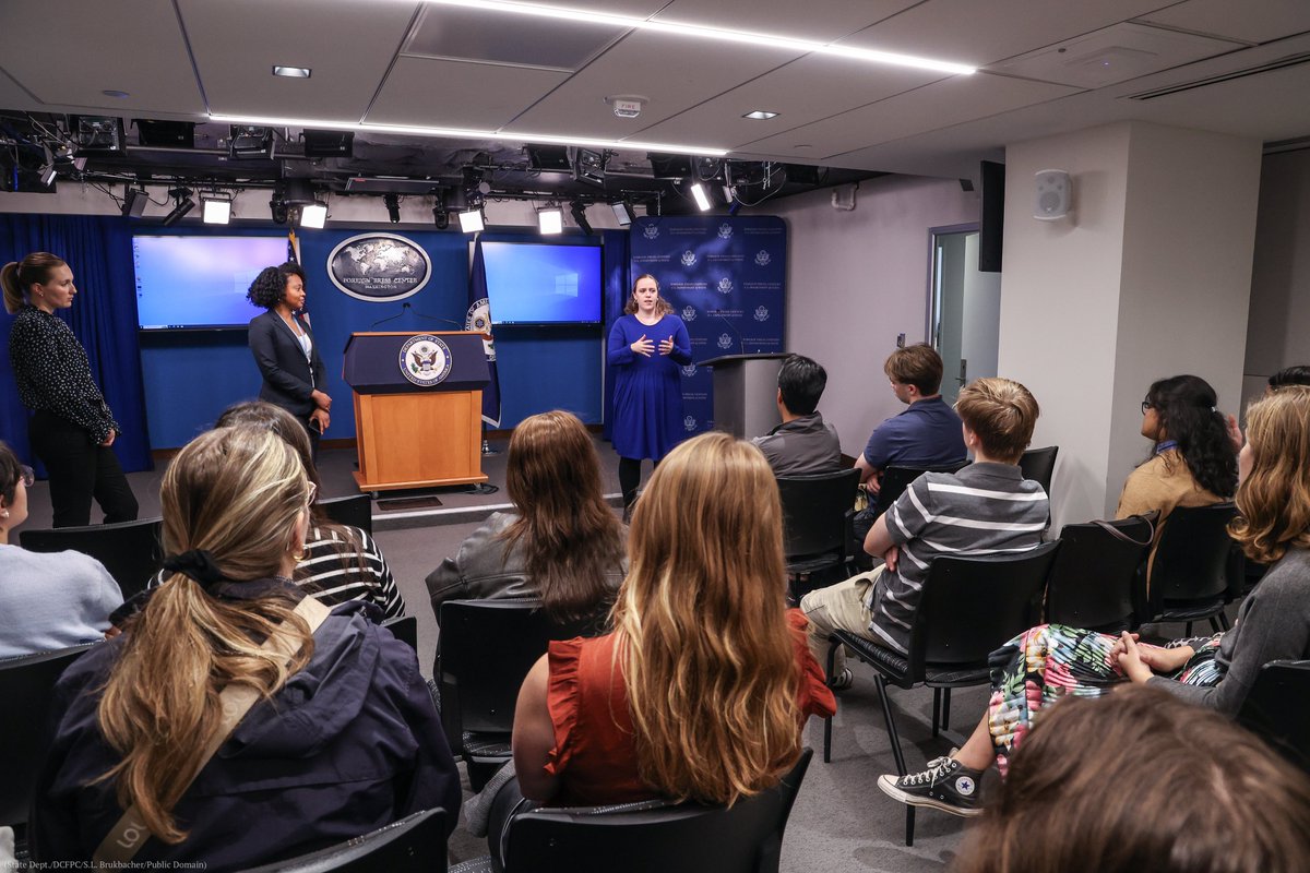 Foreign Press Center (@foreignpressctr) on Twitter photo Yesterday, we had the pleasure of hosting <a href="/williamandmary/">William & Mary</a> <a href="/theflathat/">The Flat Hat</a> college journalists at the DC FPC! We shared insights on supporting foreign journalists and highlighted the vital role of press freedom. Inspiring the next generation! #PressFreedom Yesterday, we had the pleasure of hosting <a href="/williamandmary/">William & Mary</a> <a href="/theflathat/">The Flat Hat</a> college journalists at the DC FPC! We shared insights on supporting foreign journalists and highlighted the vital role of press freedom. Inspiring the next generation! #PressFreedom