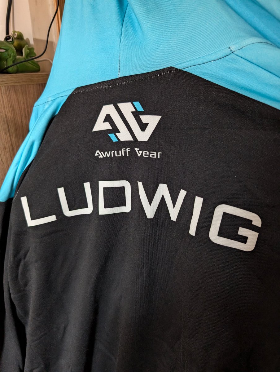 ej20engine's tweet image. Soo my @AwruffGear Hoodie came in and I LOVE the design! Thanks y'all!