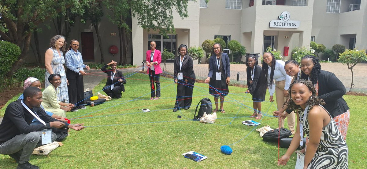 SAMEA_ZA's tweet photo. "Weaving connections" - what better way to kick off the #SameaConference for our Emerging Evaluators than a session on the dreaded "networking" aspect of professional conferences!
Many thanks @southernhemispheresa @datainnovators @UNICEF_SA for making this all possible. https://t.co/kX2D3N1Sh0