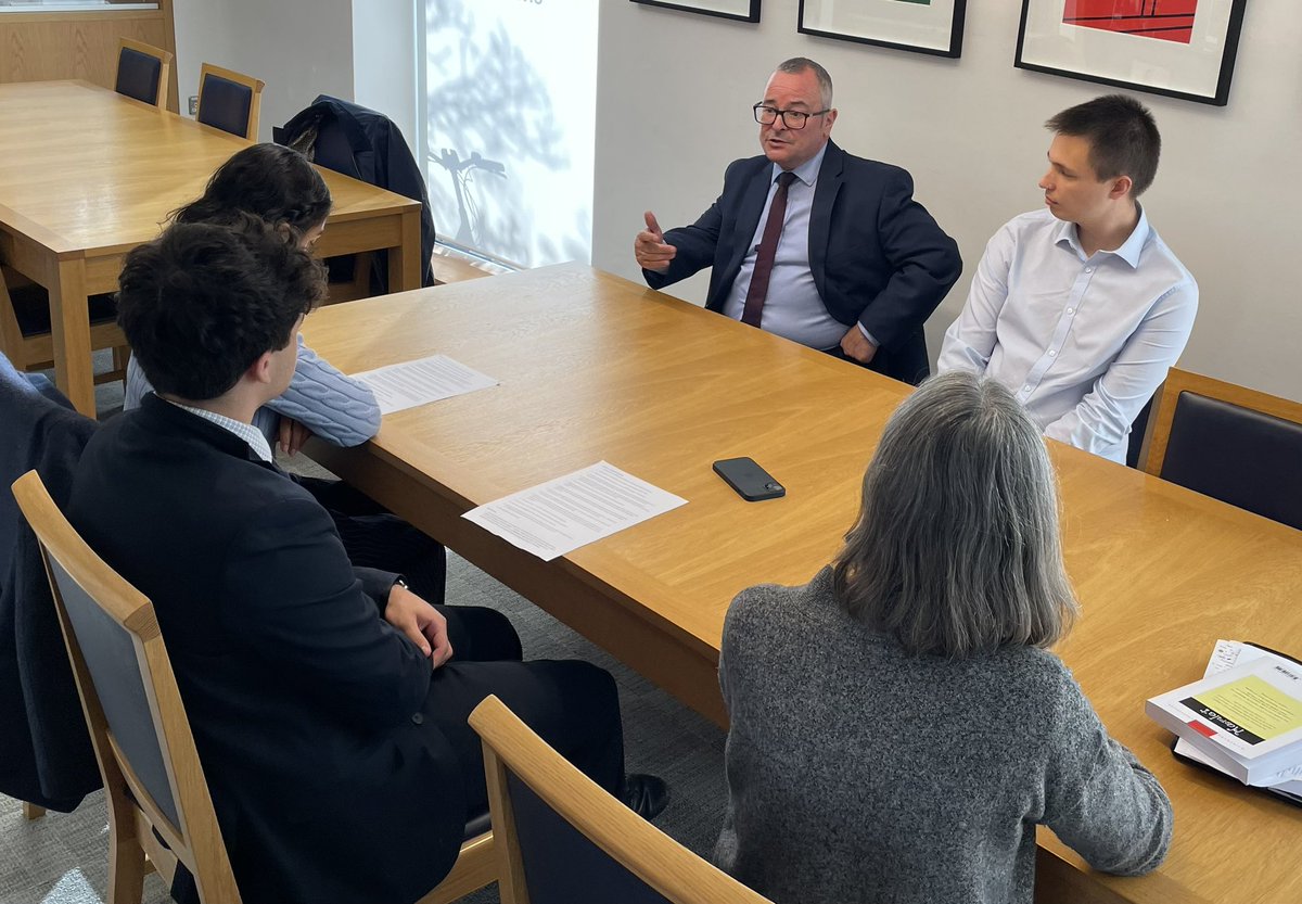 Very much enjoyed being grilled today by Students at Oundle School writing for the next edition of the @OundleChronicle - we covered VAT on private schools, WFA, cybercrime, the local job market, KGH and much more. Look forward to seeing the interview in the next edition. #oundle