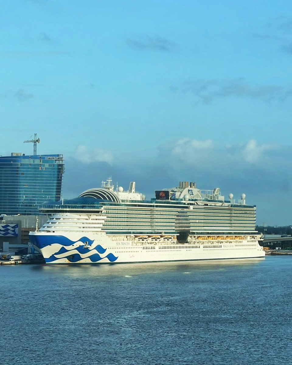 Say hello to Sun Princess, now docked at her new home in <a href="/PortEverglades/">Port Everglades</a>, Florida! ☀️🛳️ #SunPrincess #PortEverglades #PrincessCruises #ILoveThis 

📸 Ilovethiscruise valespnswe vickijorlando (IG)