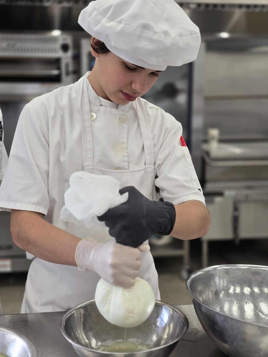 PAProStart's tweet image. ...and fresh mozzarella cheese. Delizioso! 🧀 #FoodFriday #MadeInProStart