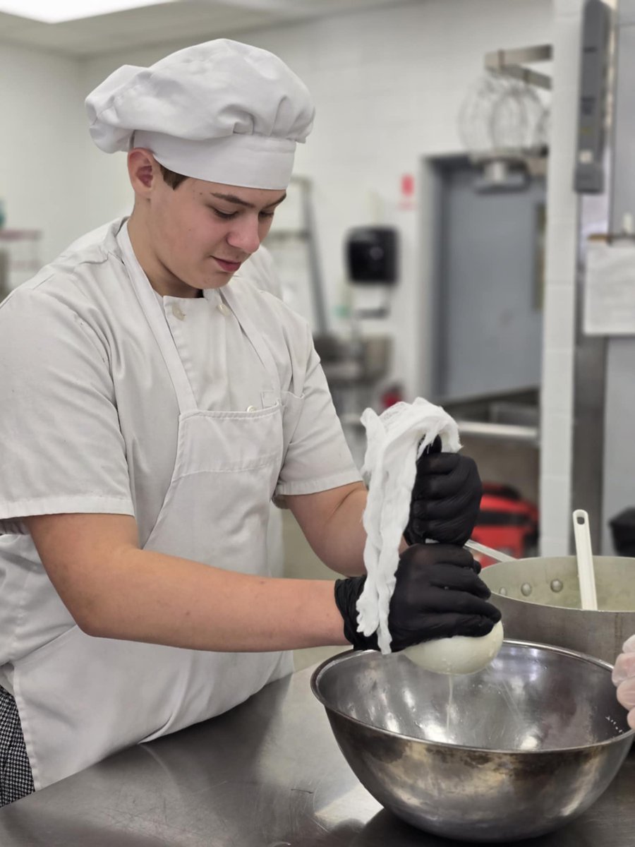 PAProStart's tweet image. ...and fresh mozzarella cheese. Delizioso! 🧀 #FoodFriday #MadeInProStart