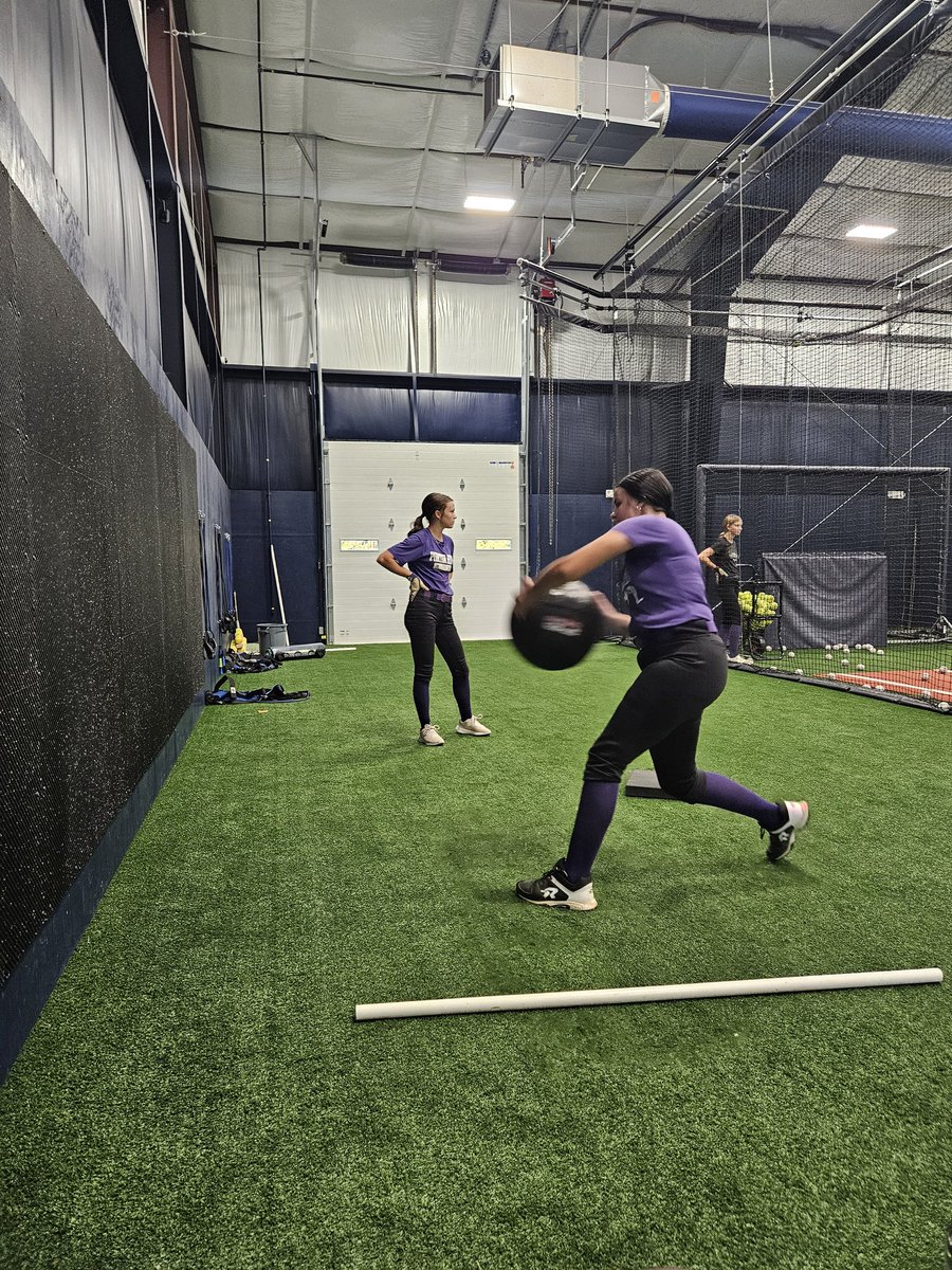 PRLadyPirates's tweet photo. Some of our Lady Pirates had the opportunity last night to participate in a hitting session @WingateSoftball They all enjoyed the experience and can't wait to go back! @BriannaCarey0 @MaggieD2029 @LexiJohnson2026 @HarleighHopkins @addison_benton2 @camille_miller8 https://t.co/u0z10U2Uxz