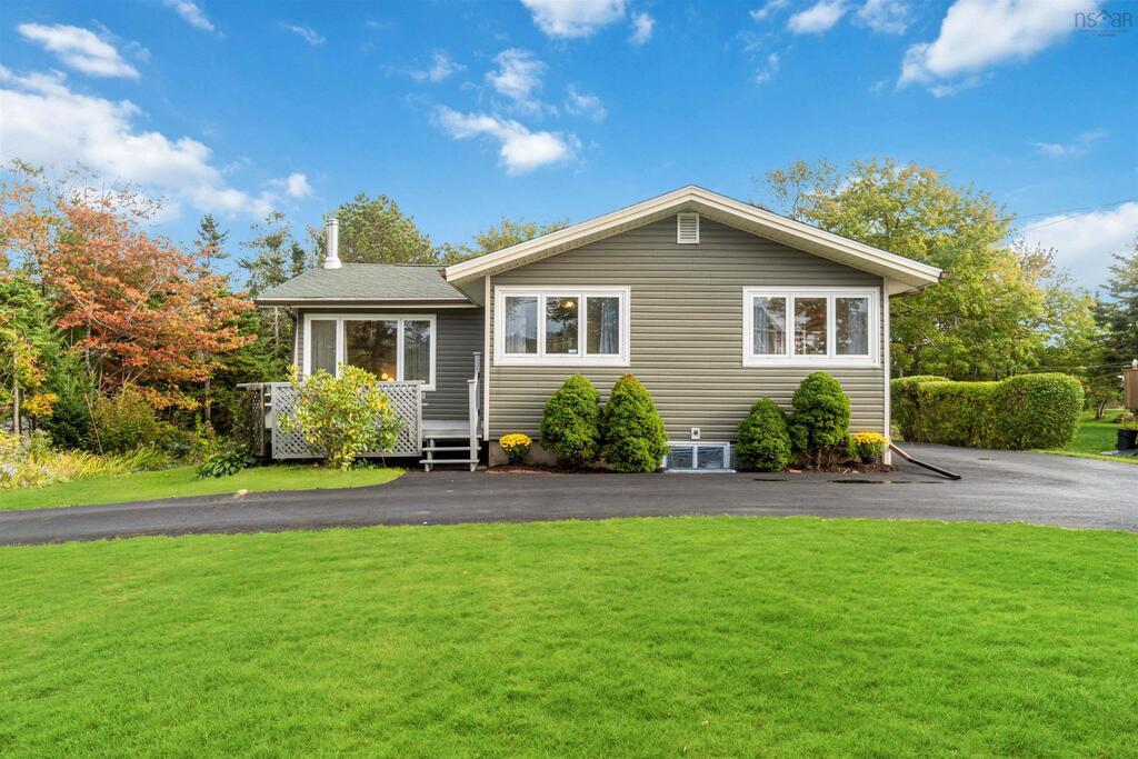 viewpoint_ca's tweet image. $499,900 For Sale
3 Beds | 1 Baths | 1,128 sq. ft.
595 Cow Bay Road, Eastern Passage

Great three bed, one bath home in Eastern Passage on 0.79 of an acre on two lots!

Listed by ViewPoint Realty agent @mattswainrealty 
viewpoint.ca/cutsheet/20242…