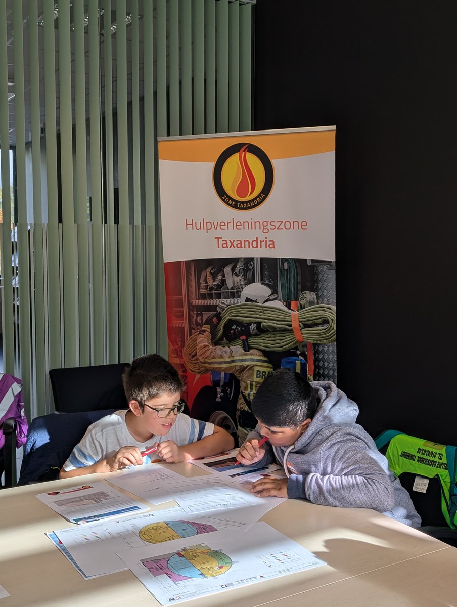 Gisteren en vandaag verwelkomden we op ons zonaal kantoor enkele leerlingen voor hun #bliksemstage van #JINC. Wasda? Ze kregen een kijkje achter de schermen bij onze ondersteunende diensten en ontdekten hun eigen talenten! #Bliksemstage #talentontwikkeling #hvztaxandria