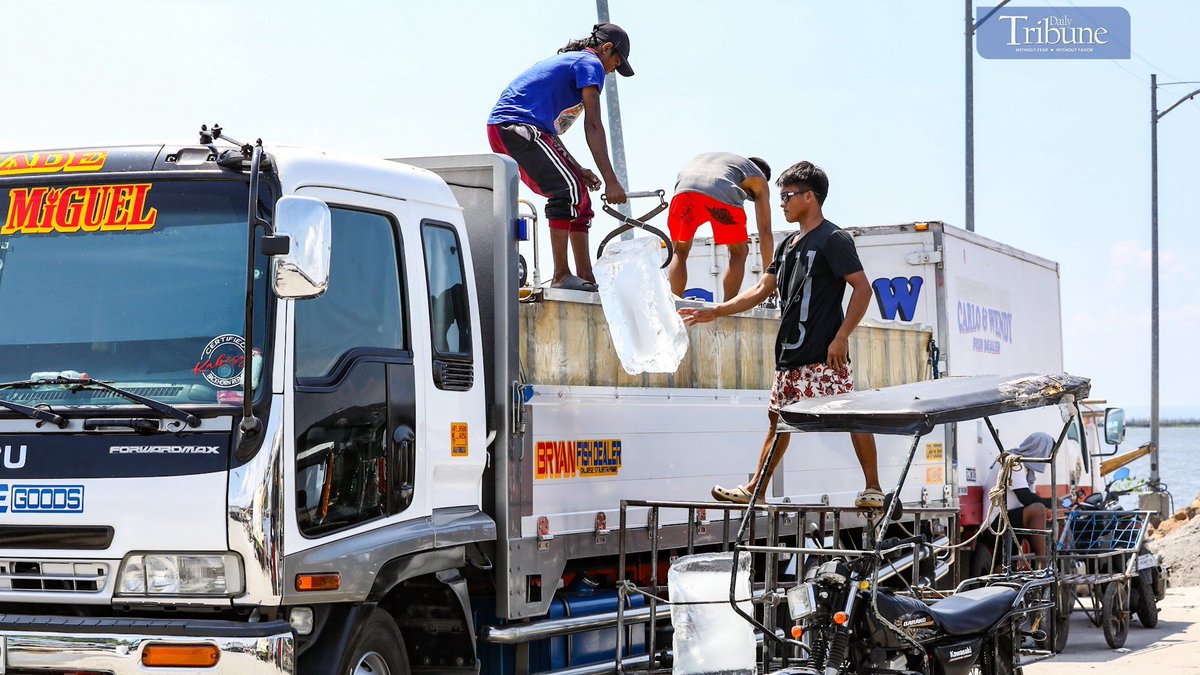 tribunephl's tweet image. Ice Blocks Delivery

LOOK: A deliveryman loads ice blocks into a truck at Binangonan Fishport in Rizal on Friday. | via John louie Abrina

See more photos at: tribune.net.ph/2024/10/11/ice… 

#DailyTribune #IceBlocks