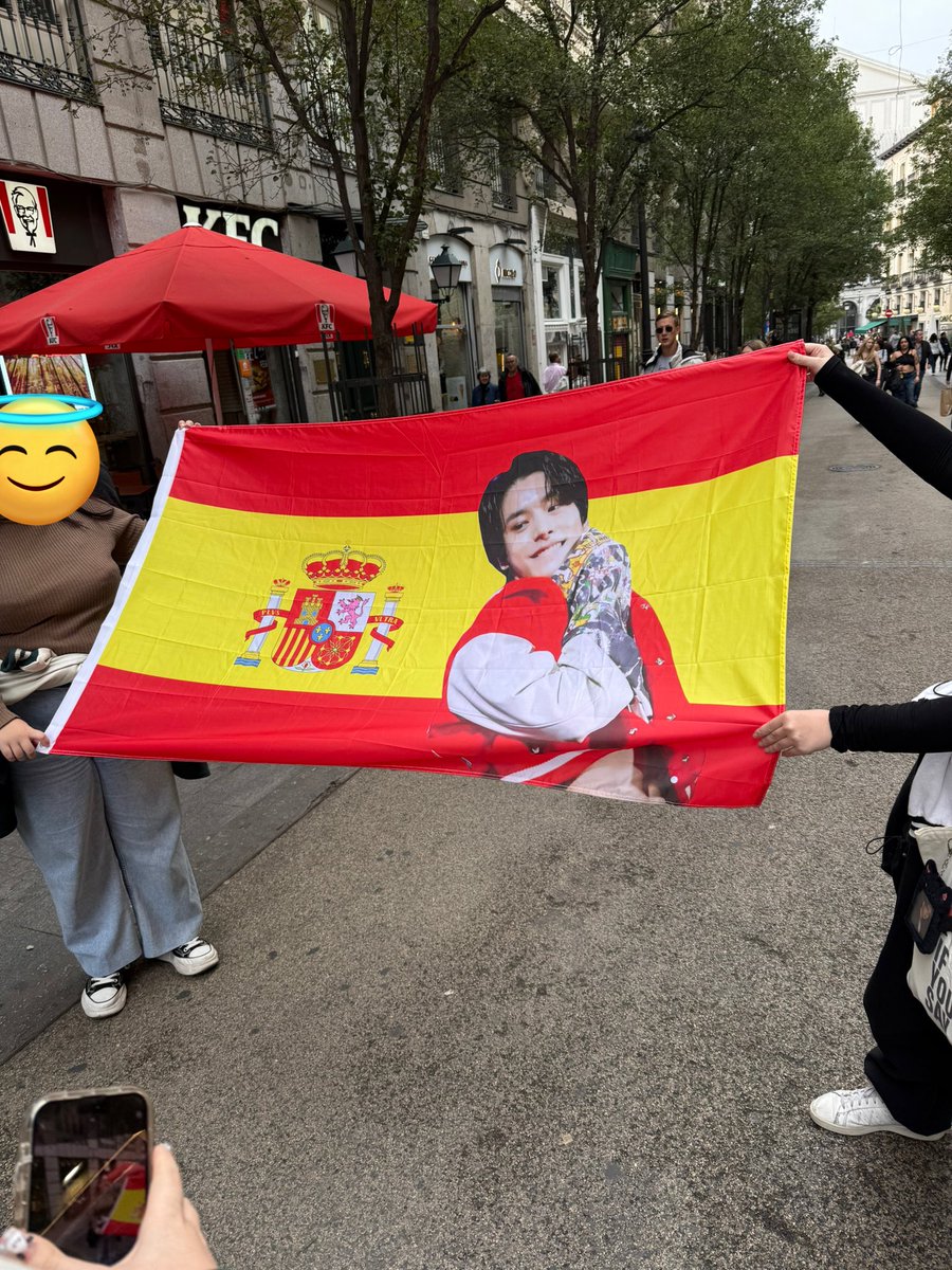chyerries's tweet photo. Spotted Jake flag🥹 #ENHYPEN #Enhyphen_jake https://t.co/5BKI7P9bZW