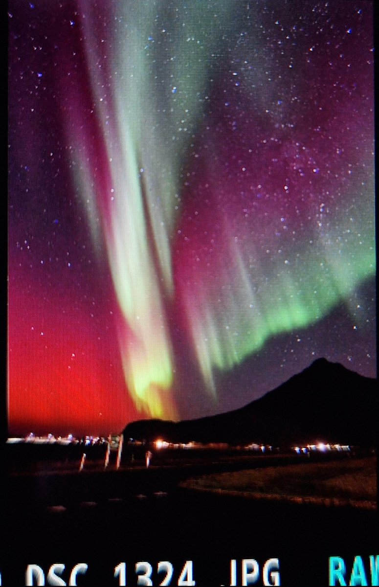 8° noche consecutiva de #Auroraborealis en #Islandia. Viviendo una tormenta solar descomunal G4 con un Kp9. Increíble viaje y aventura.