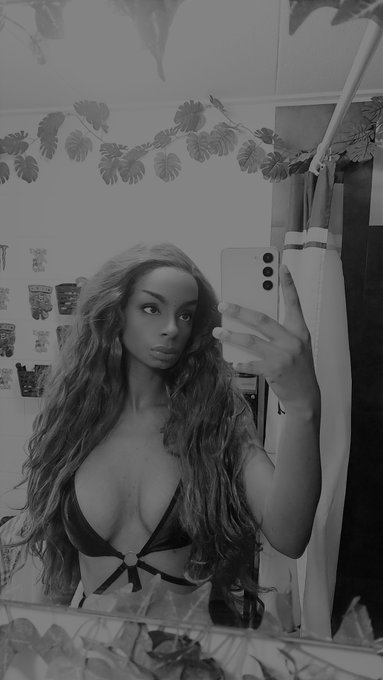 Dont be scared you poor little wallet, I just want to play with you. https://t.co/RY7eiFwPcv<a href="/tag/footfetish"class="tags"><span>#footfetish</span></a><a href="/tag/ebonygoddess"class="tags"><span>#ebonygoddess</span></a><a href="/tag/feetpics"class="tags"><span>#feetpics</span></a>