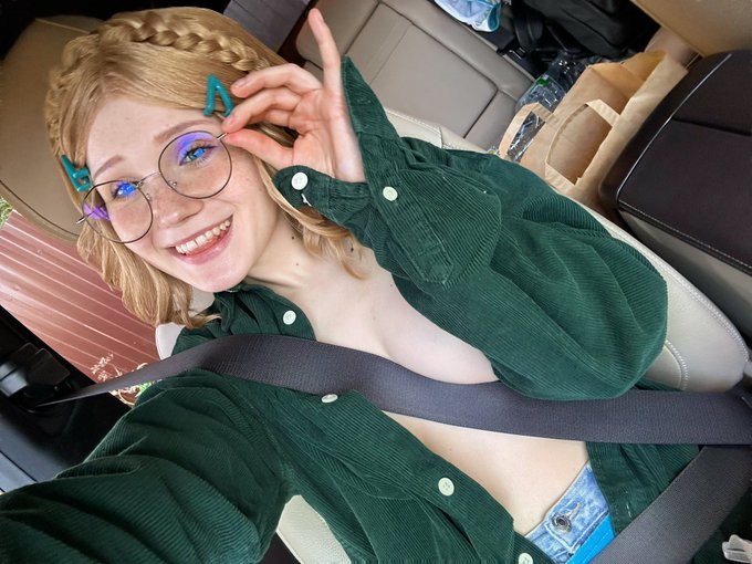 Zelda is here to check if you&rsquo;re buckled up while driving 😁👀 https://t.co/S5sCQBM8ZX<a href="/tag/suicidesquad"class="tags"><span>#suicidesquad</span></a>