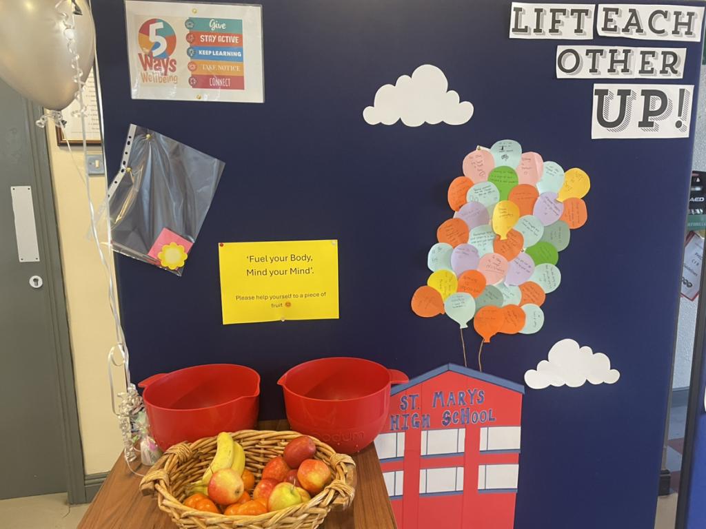 To promote World Mental Health Day on October 10th, students were reminded that giving to others and being kind can make a world of difference.   Classes took part in our ‘Positive Post It Day Challenge’ spreading a wave of kindness and positivity throughout the school.