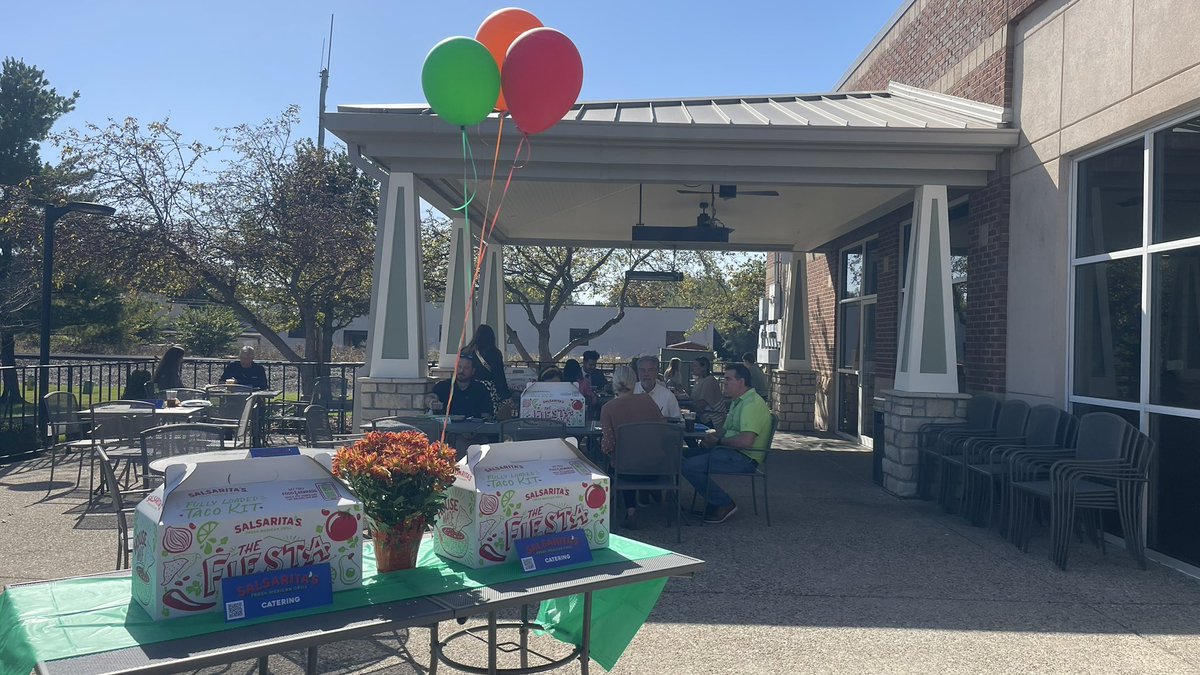 chiploverlou's tweet photo. Sunny and 75!
#ChamberSt. Matthews Networking Event hosted @Salsaritas! #HolyCrossHS Intern Madalyn 1st Networking event.
Be open to learning. Communication. #BetterUp
It’s not the fake smile or practiced speech that creates the lasting allure of true influence. https://t.co/3gGgRX4CTK