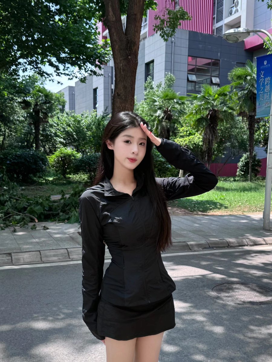 Remember to look up at the stars and not down at your feet.No matter how hard life is， keep a curiosity.You will always find your own way and your own success.