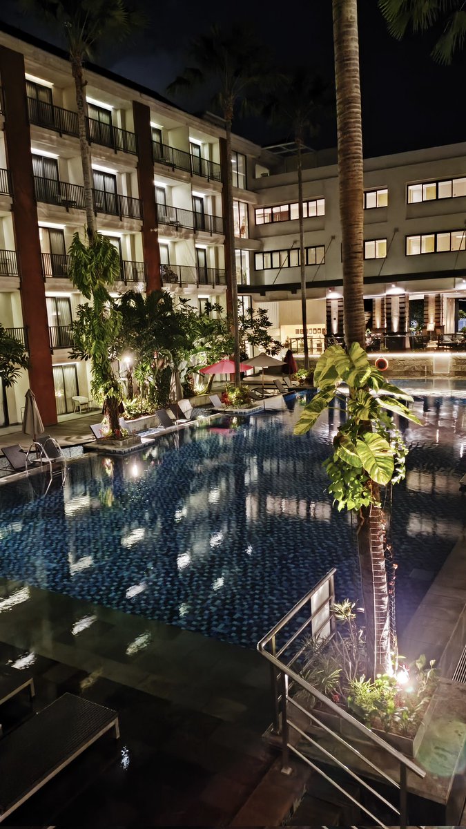 Dev_0909's tweet image. Pengen renang tapi syudah malam haha