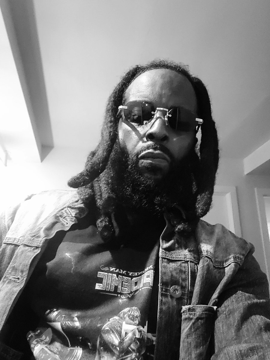 StandishBenton's tweet photo. "Comedy...I'm tired of these clown ass people..." @MoneyMan INTUITIVE https://t.co/4nVKHZRPOh