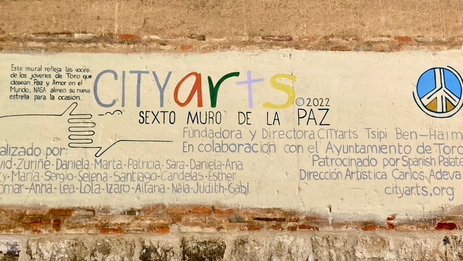 ✨#FunFactFriday✨ 
In 2022, our Peace Wall in Toro, Spain, united 30+ youth from France, Guernica, and Ukraine! Explore CITYarts Drink to Peace wine at SoHo Wines or learn more: buff.ly/3TkvYIR 

#PeaceWall #youthart #peace