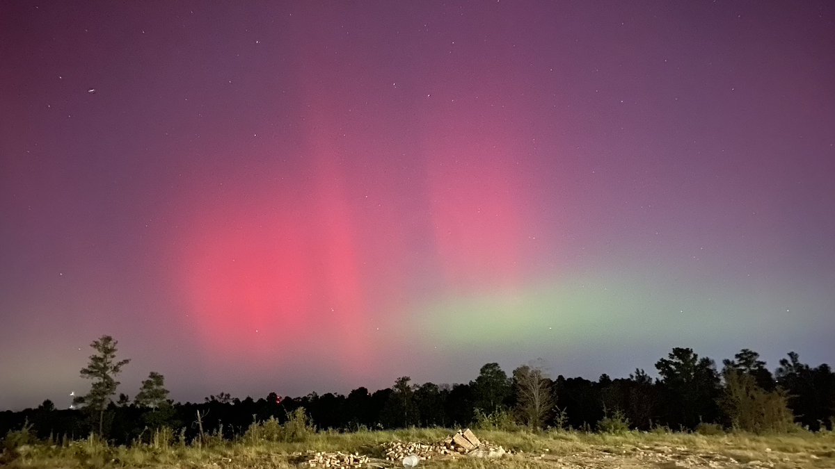 aft595's tweet photo. Drove around the county last night and was actually able to get some good shots of the northern lights! https://t.co/BFL3hTyOMs