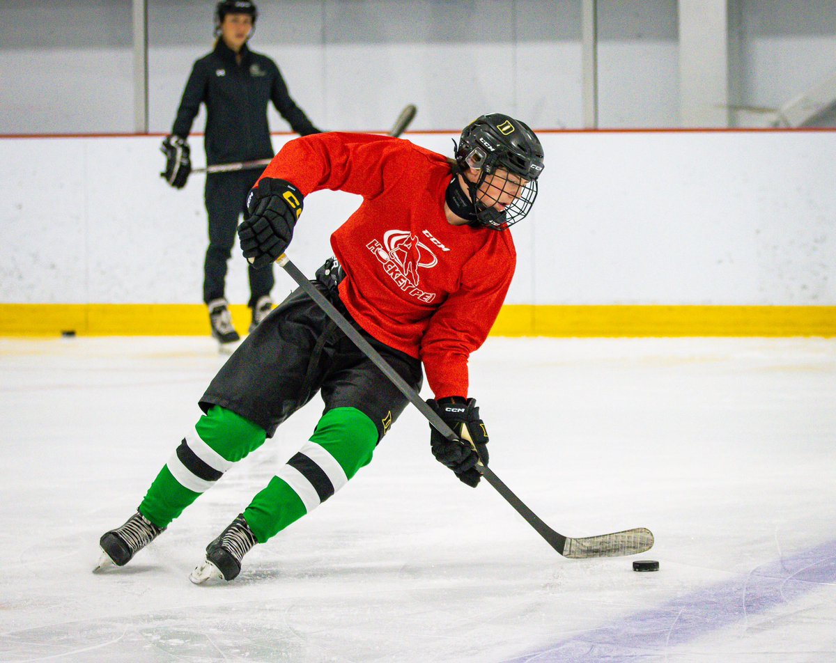 DAY✌️IN DIEPPE.

Our Under-16 Male team is getting their final practice in ahead of squaring off versus Hockey Nova Scotia tonight at 7:15 PM. 

#QMJHLCup | #HPEI_HPP | <a href="/QMJHL/">QMJHL</a>