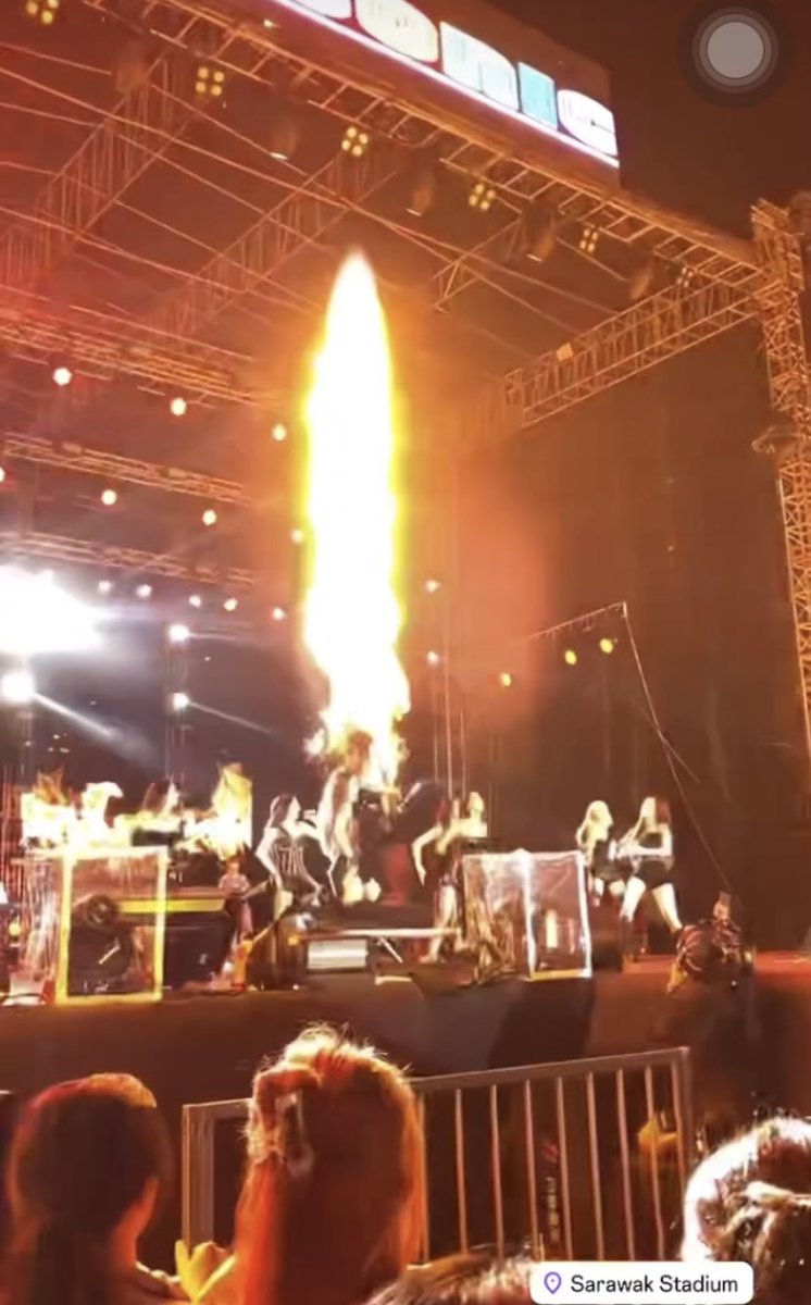 yourmkk's tweet image. อ๊ะอายไฮโน้ต 4EVER พ่นไฟ🔥

BSMF 2024 x 4EVE
#BorneoSonicMF2024x4EVE 
#BorneoSonicMusicFestival2024 #Aheye4EVE