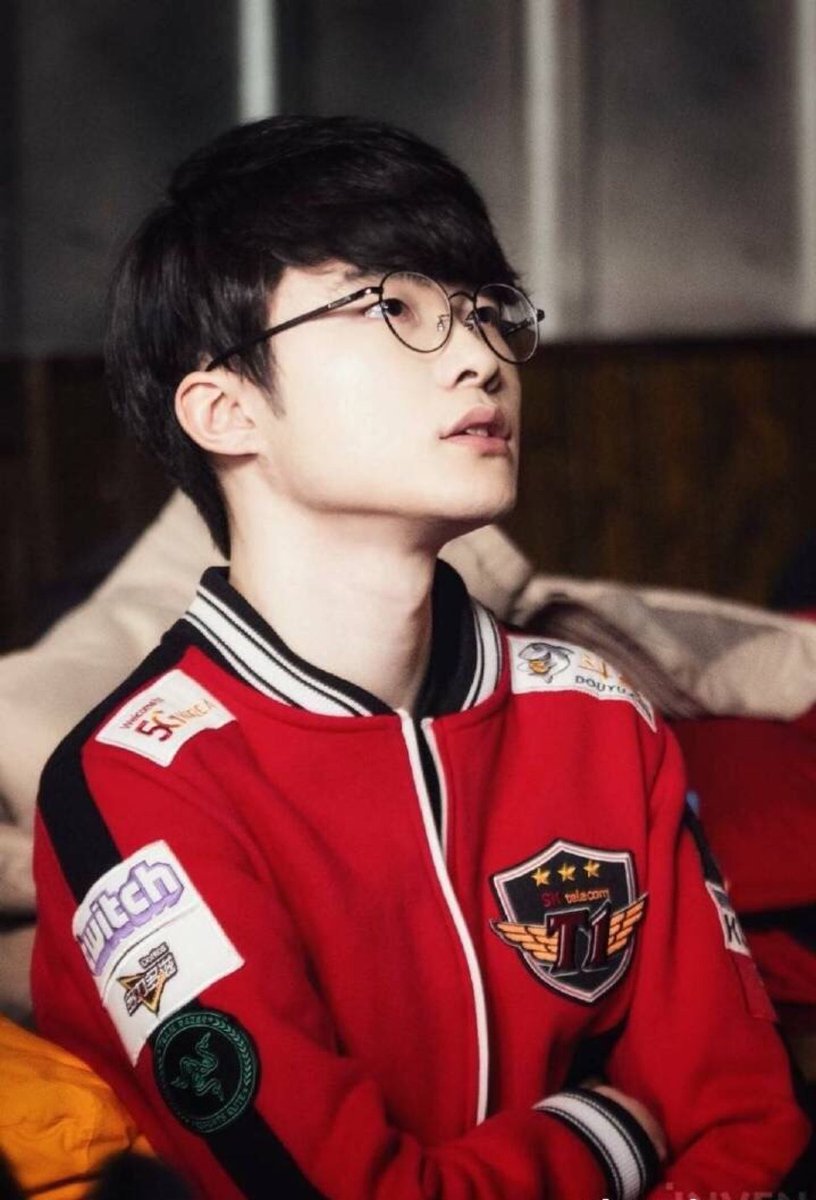 tesfrrt's tweet photo. Faker成为首位达成全球总决赛100胜的选手 #G2 #T1 https://t.co/IxROlIMi1h